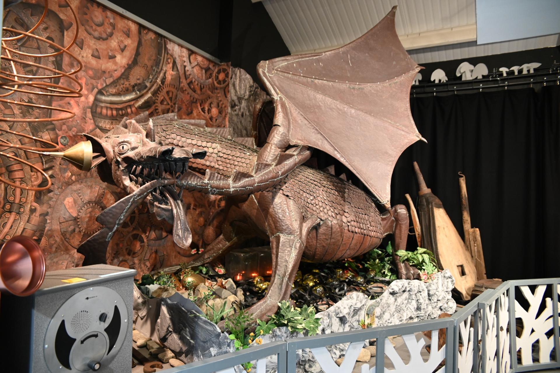 dragon sculpture